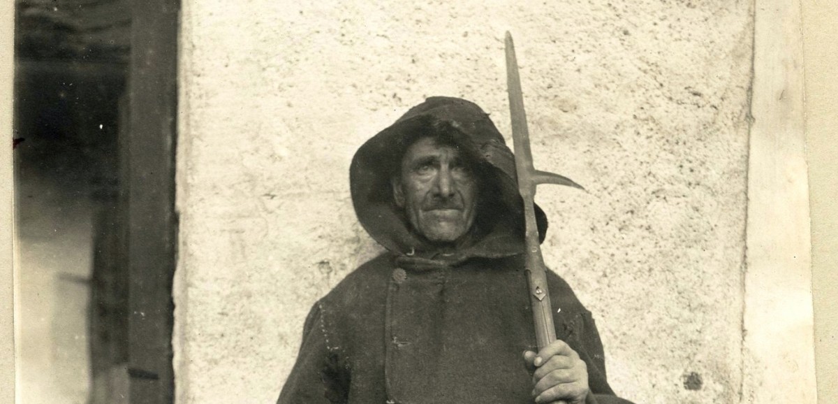 : Detail aus: Nachtwächter Toni Prinz | Fotograf unbekannt | Unterweißenbach, Mühlviertel | inventarisiert 1936