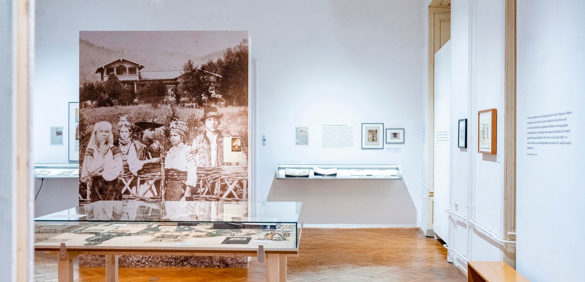 : Ausstellung "Ölrausch und Huzulenkult" im Volkskundemuseum Wien. Foto: Kollektiv Fischka / Kramar © Volkskundemuseum Wien