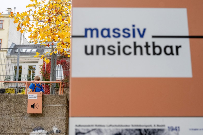 : "massiv unsichtbar" - Forschungs- und Erinnerungsprojekt zum Luftschutzbunker Schönbornpark. Foto: Kollektiv Fischka / Kramar