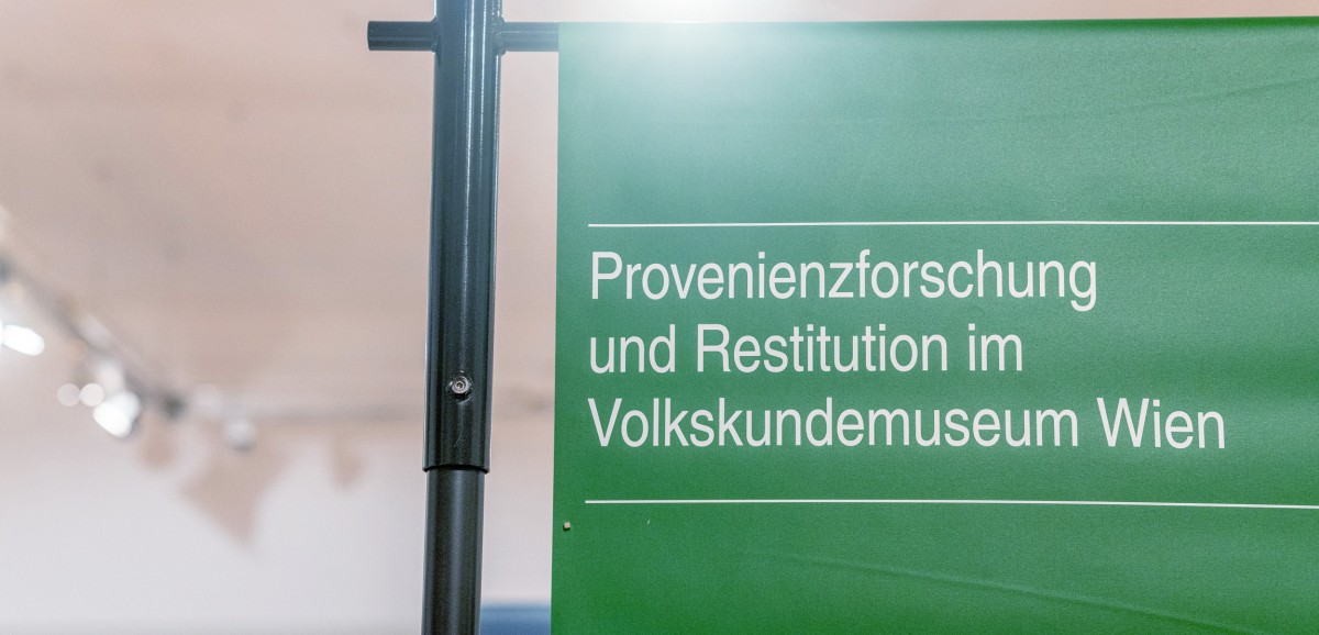 : Ausstellung „Gesammelt um jeden Preis! Warum Objekte durch den Nationalsozialismus ins Museum kamen und wie wir damit umgehen“ im Volkskundemuseum Wien 2023, Foto: Kollektiv Fischka / Kramar © Volkskundemuseum Wien