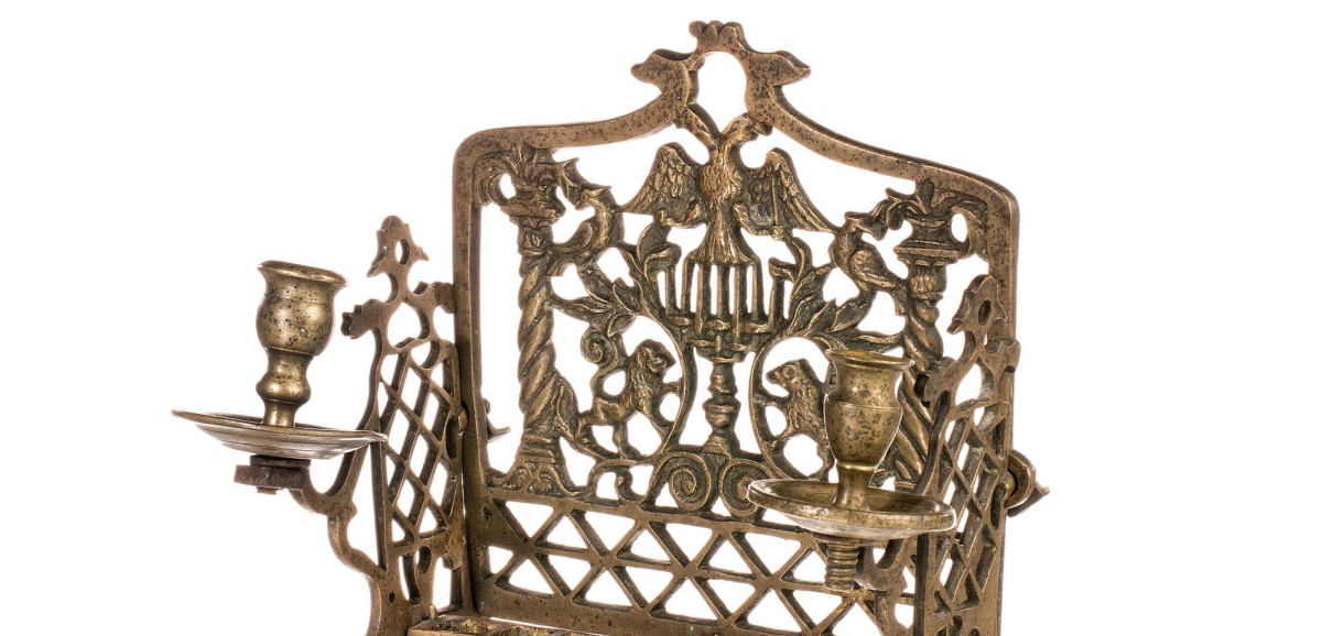 : Chanukka-Leuchter | Osteuropa; um 1900; Messing, gegossen, verschraubt | Foto: Paul Prader (c) Österreichisches Museum für Volkskunde, Wien