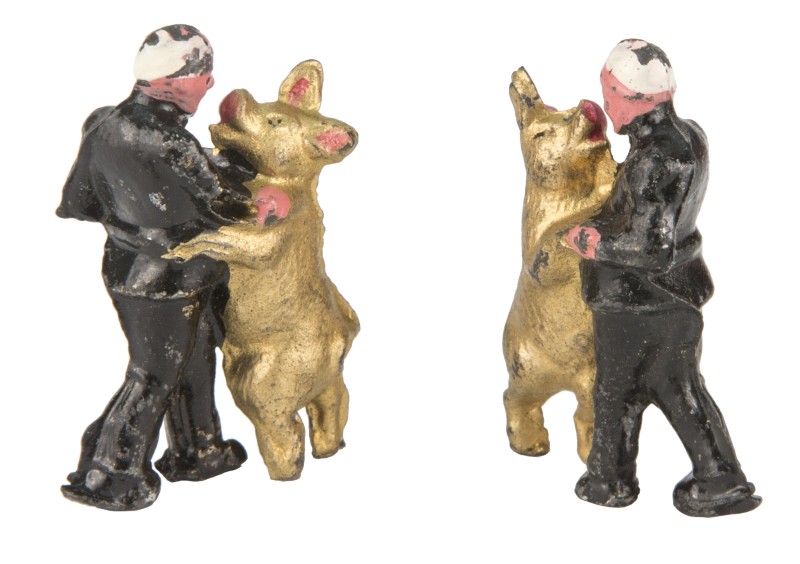 : ÖMV/75.772 und ÖMV/75.771: Silvesterglücksbringer. Foto: Christa Knott © Volkskundemuseum Wien