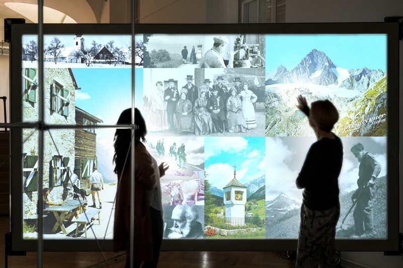 : Forschungsstation in der Ausstellung RETROPIA. Touch-Walls. Fotomontage: dform